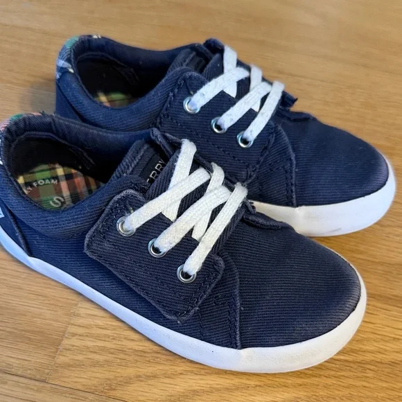 3 pair bundle, boys spring/summer sneakers and water shoes, size 8/9 - Picture 2 of 16